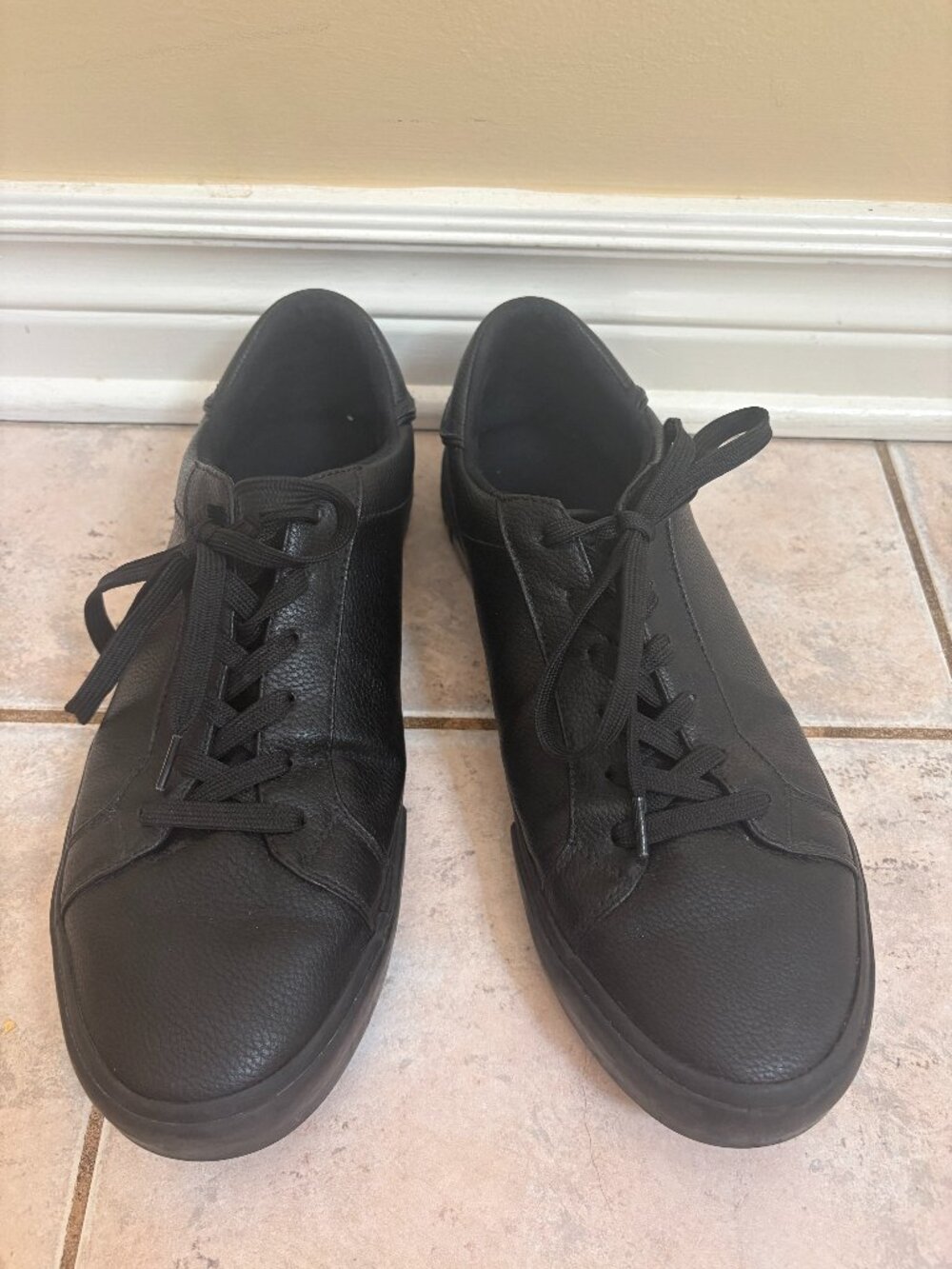Calvin Klein Men's Reon Black Leather Sneakers - Size 11 (Like New)